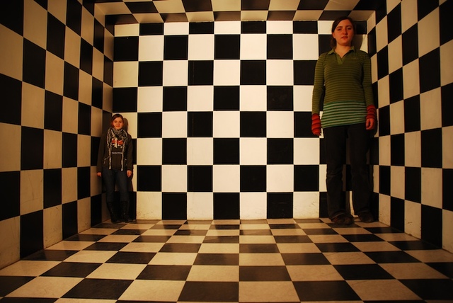 ames-room-illusion-1156662-640x428